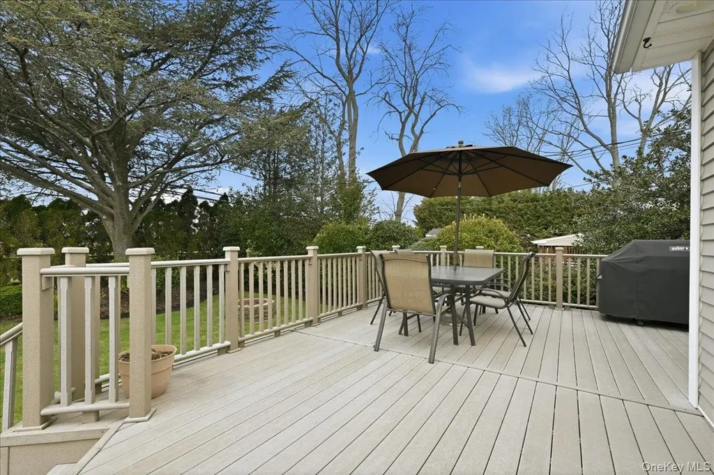 19 Keswick Lane Plainview NY 11803