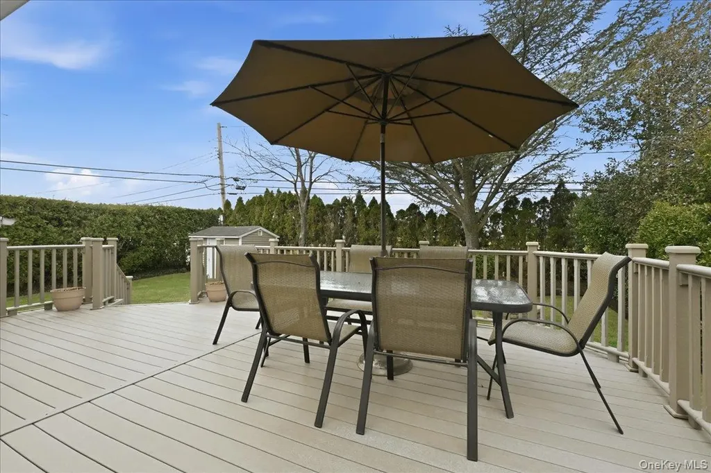 19 Keswick Lane Plainview NY 11803