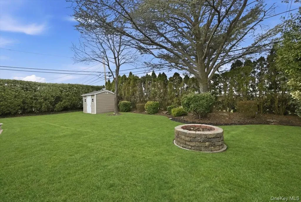 19 Keswick Lane Plainview NY 11803