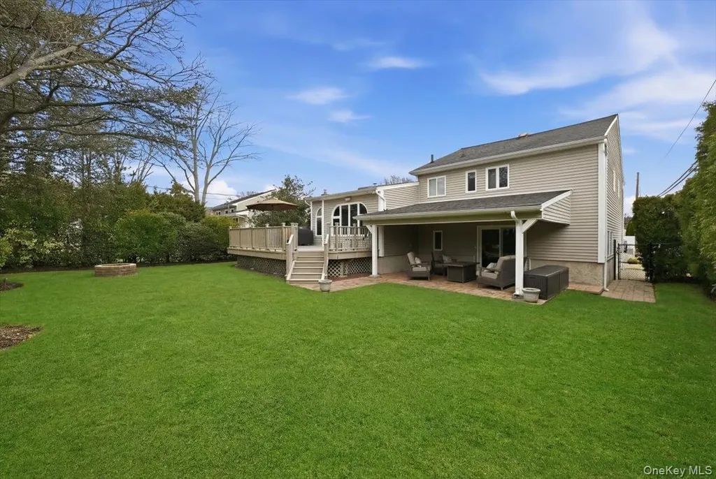 19 Keswick Lane Plainview NY 11803