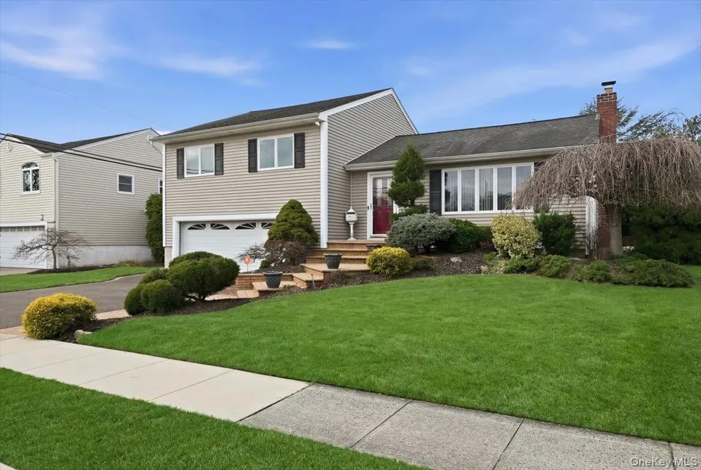 19 Keswick Lane Plainview NY 11803