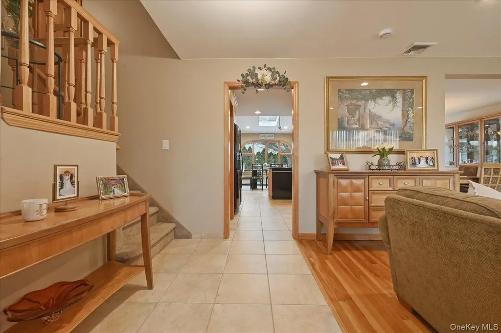 19 Keswick Lane Plainview NY 11803