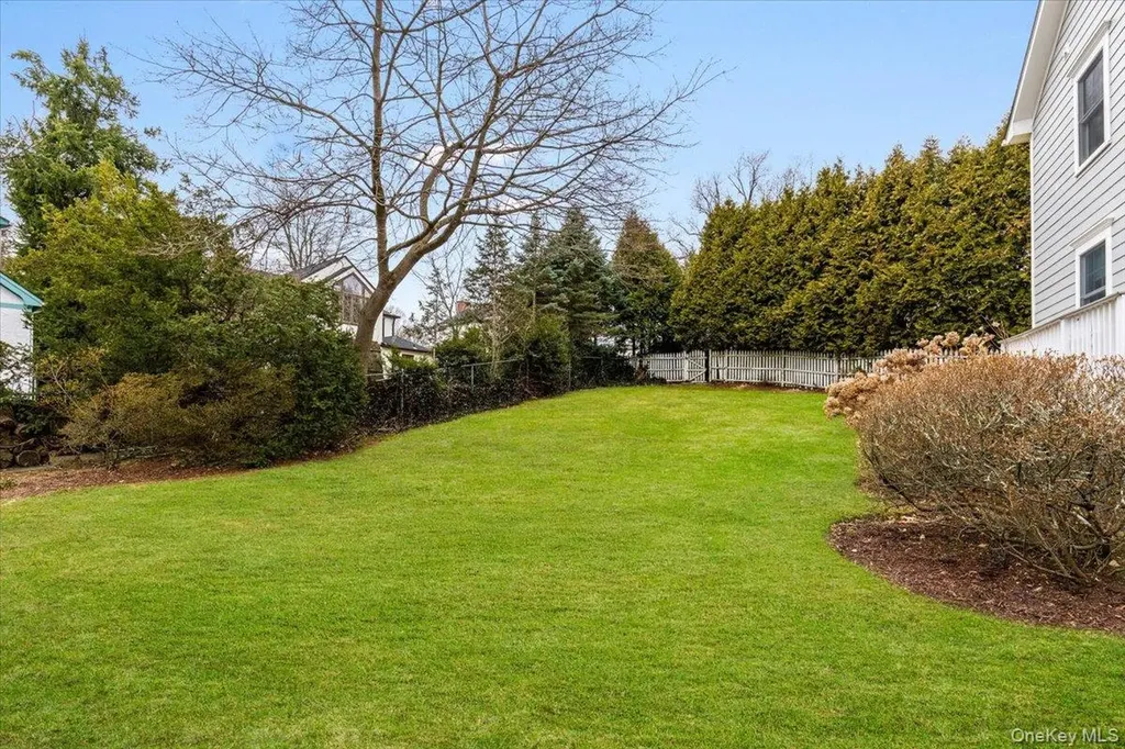 12 Robin Hill Road Scarsdale NY 10583
