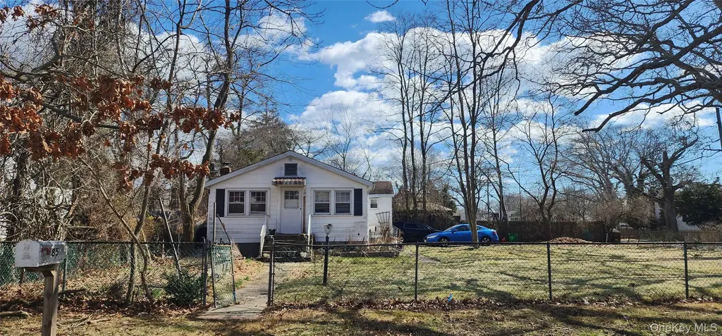 85 Woodside Road Mastic Beach NY 11951