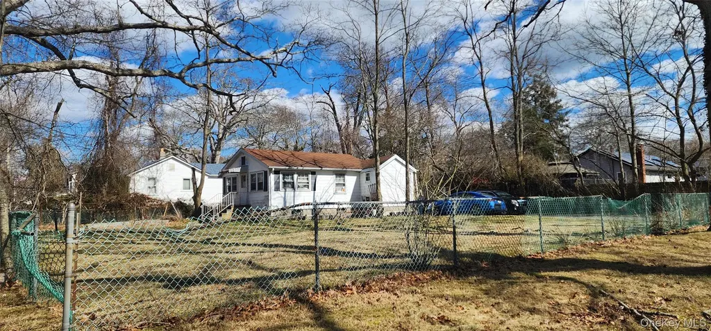 85 Woodside Road Mastic Beach NY 11951