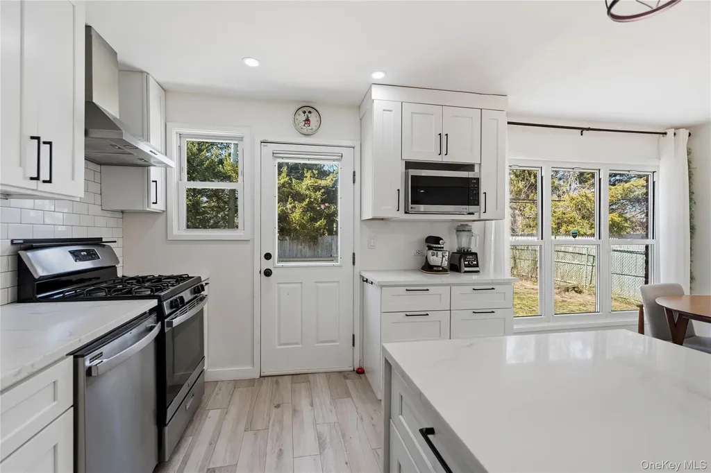 25 Leonard Road Syosset NY 11791