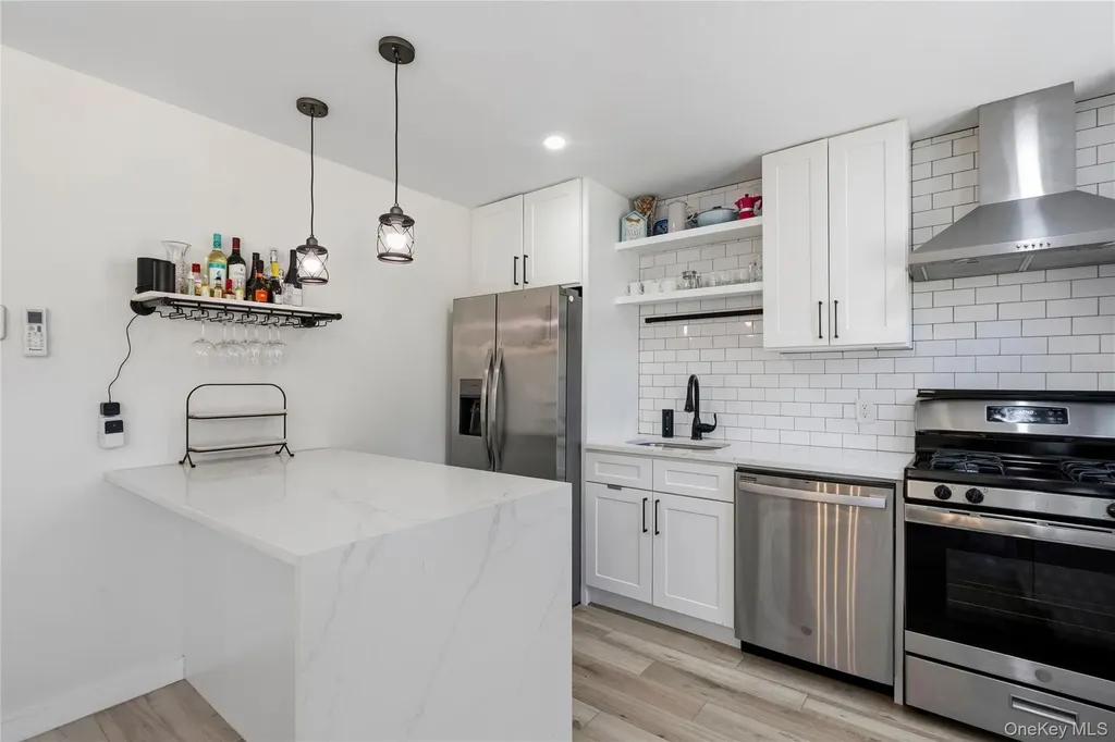 25 Leonard Road Syosset NY 11791