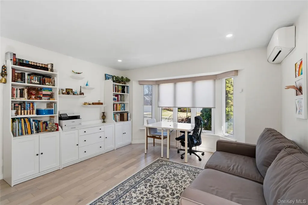 25 Leonard Road Syosset NY 11791