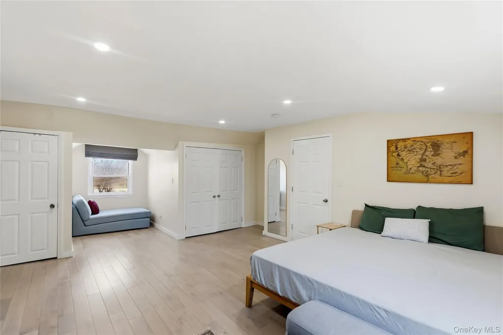 25 Leonard Road Syosset NY 11791