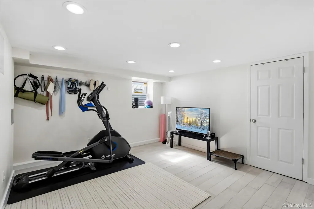 25 Leonard Road Syosset NY 11791