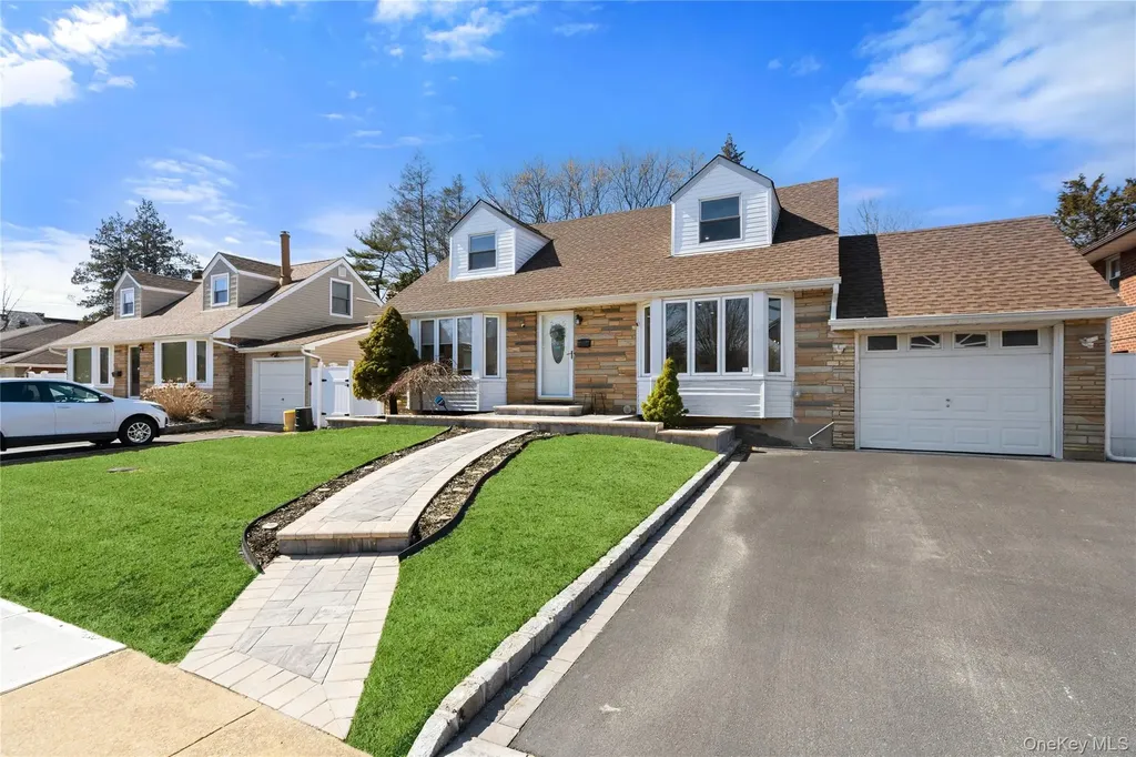 25 Leonard Road Syosset NY 11791