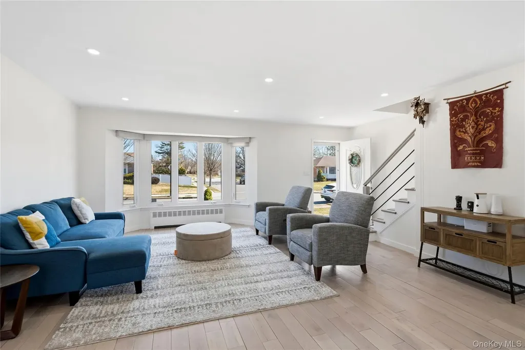25 Leonard Road Syosset NY 11791