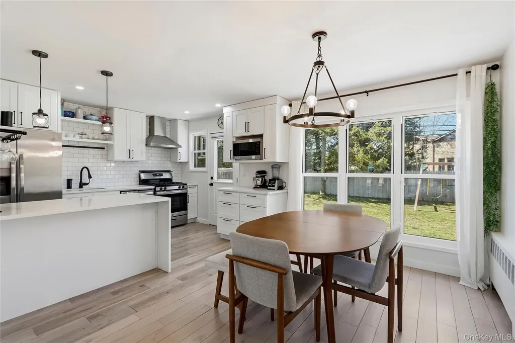 25 Leonard Road Syosset NY 11791