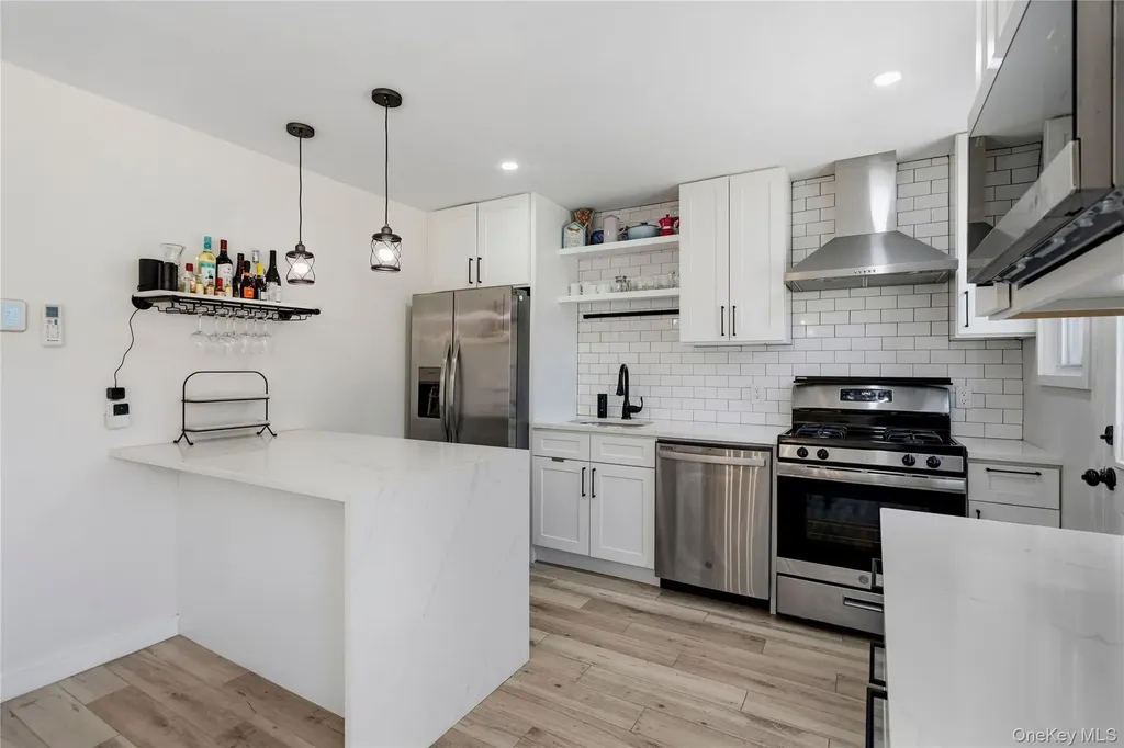 25 Leonard Road Syosset NY 11791