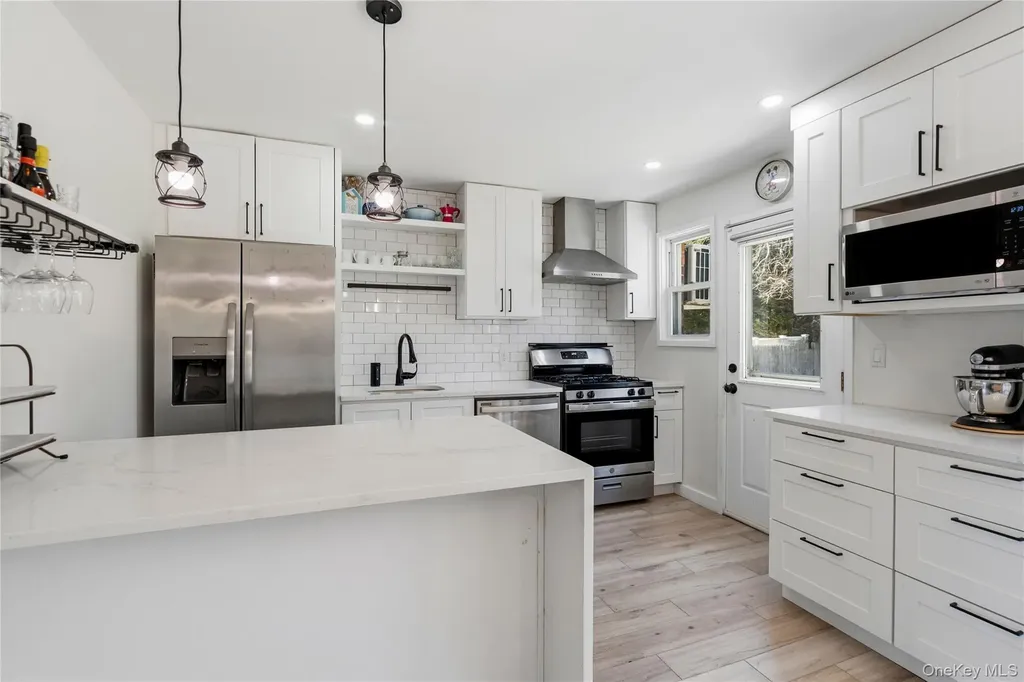 25 Leonard Road Syosset NY 11791