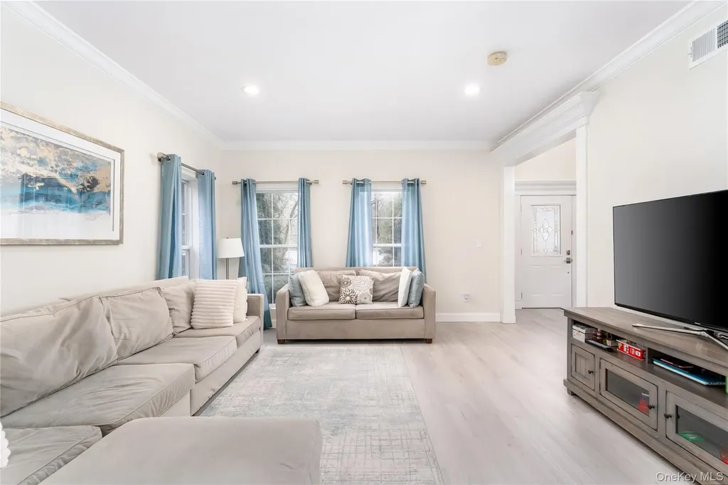 7 Framingham Lane Shoreham NY 11786