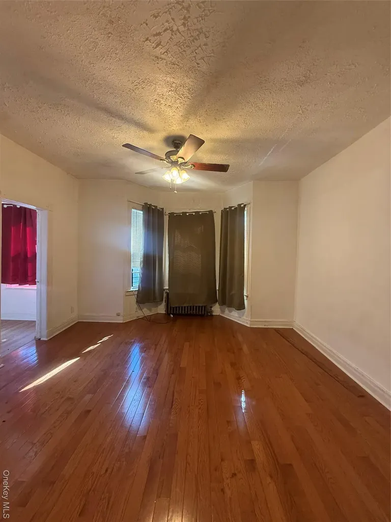 849 E 221st Street Bronx NY 10467