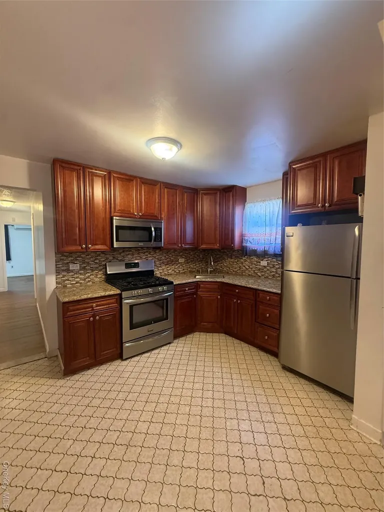 849 E 221st Street Bronx NY 10467