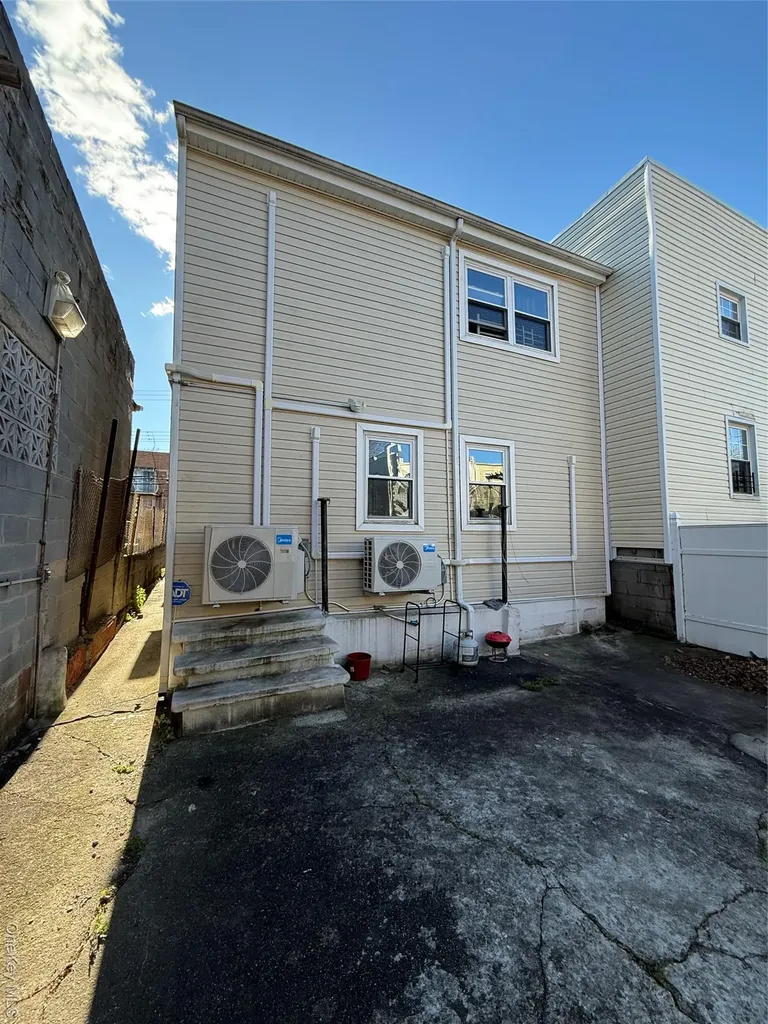 849 E 221st Street Bronx NY 10467