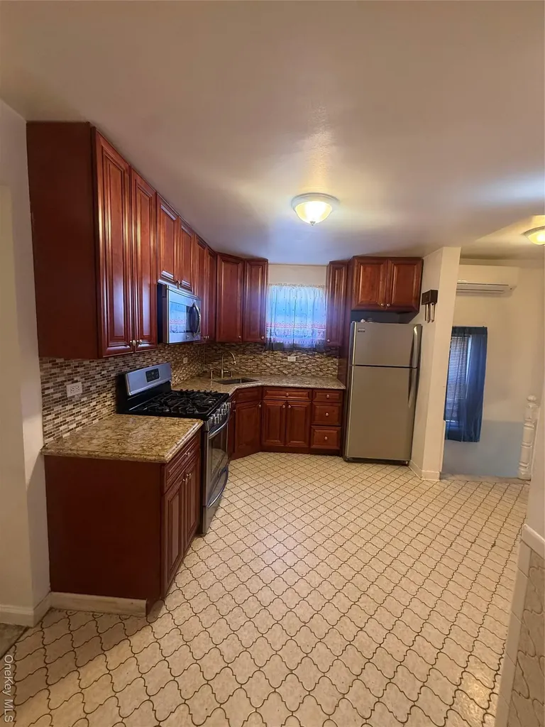 849 E 221st Street Bronx NY 10467