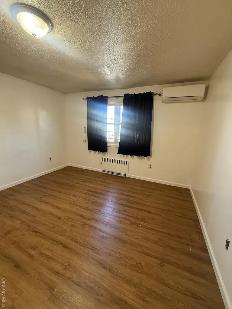 849 E 221st Street Bronx NY 10467