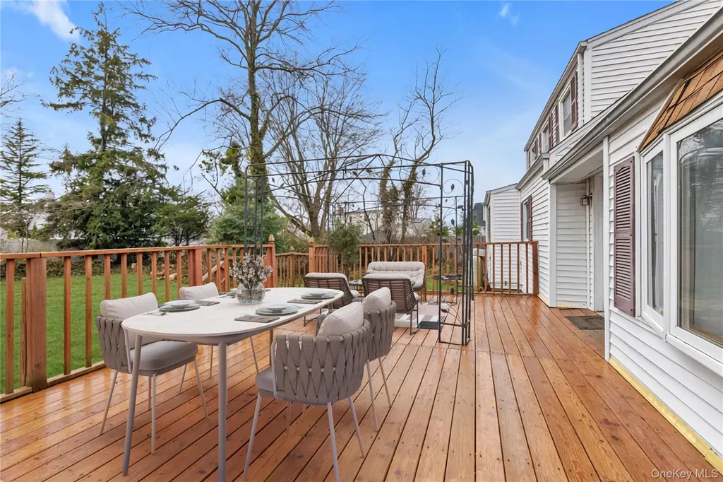 104 Vesper Court Babylon NY 11702