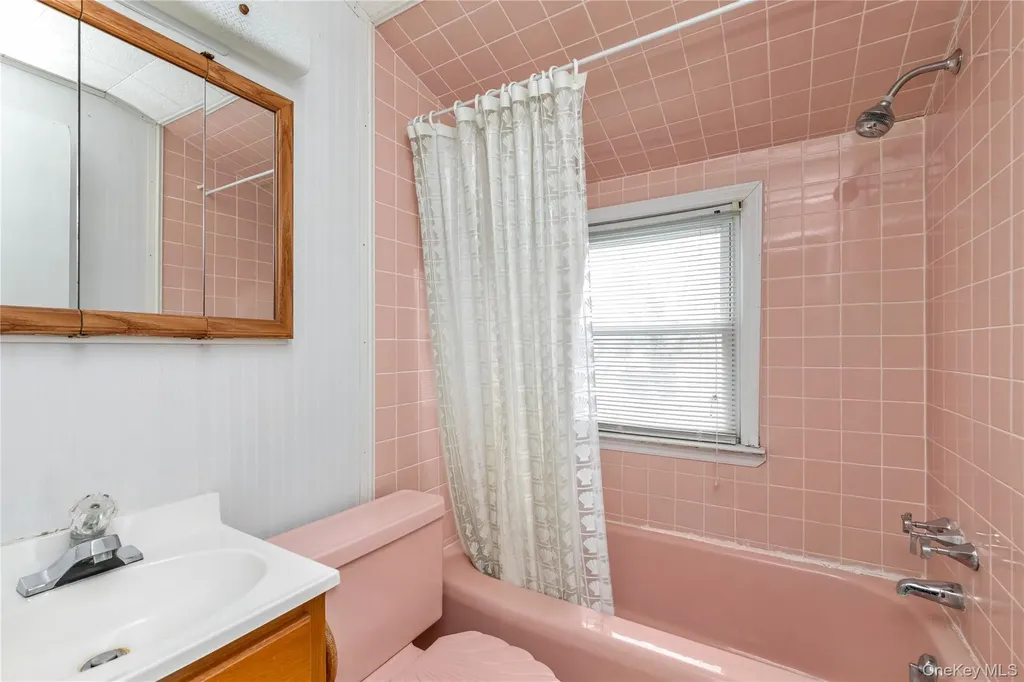 104 Vesper Court Babylon NY 11702