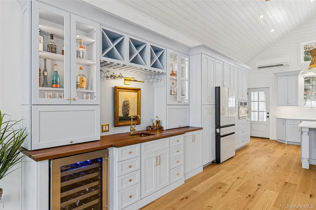 80 Louse Point East Hampton NY 11937