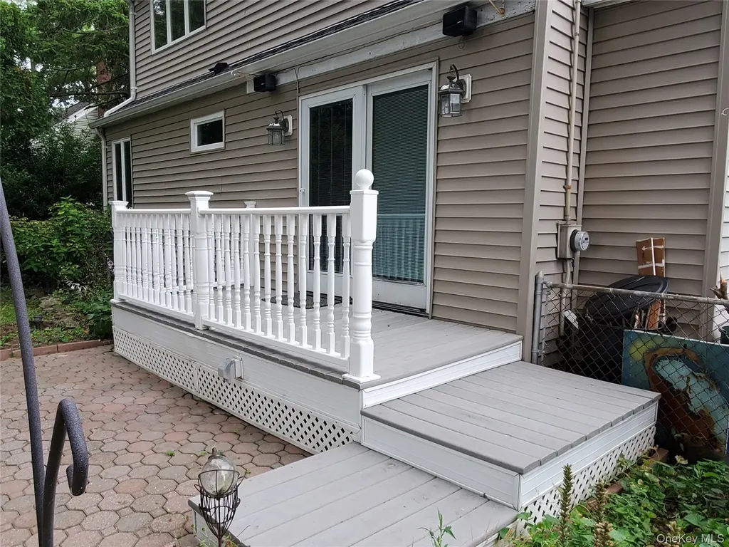 30 Jervis Avenue Copiague NY 11726