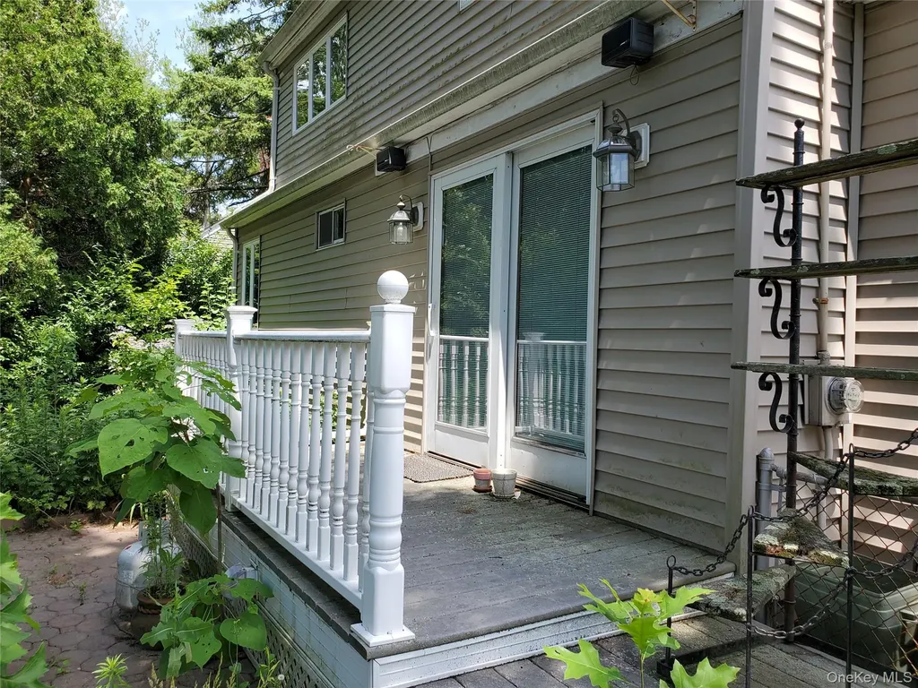 30 Jervis Avenue Copiague NY 11726
