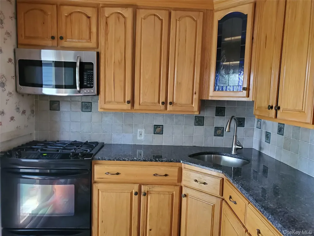 30 Jervis Avenue Copiague NY 11726