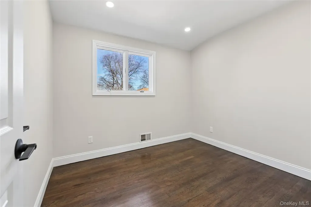 236 Vermont Avenue Bay Shore NY 11706