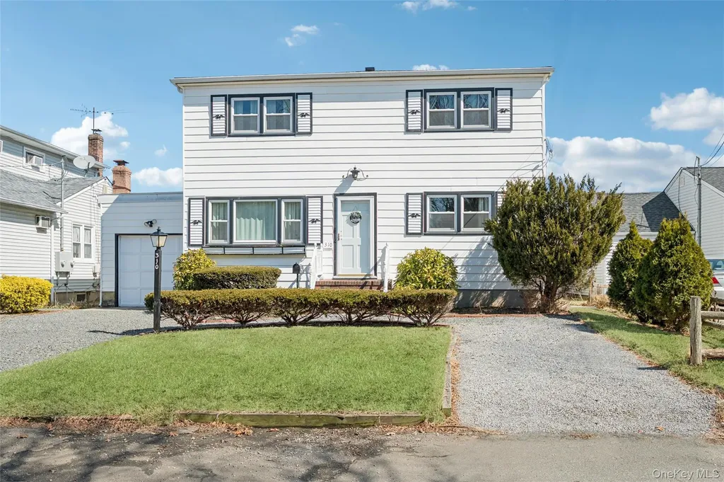 310 S 16th Street Lindenhurst NY 11757