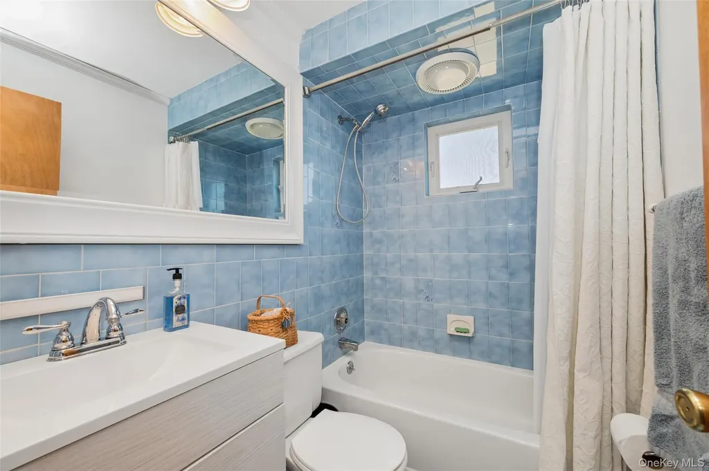 310 S 16th Street Lindenhurst NY 11757