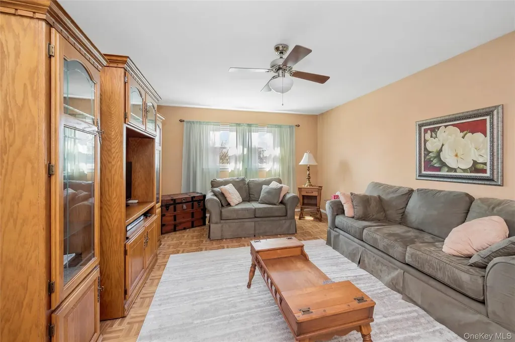 310 S 16th Street Lindenhurst NY 11757