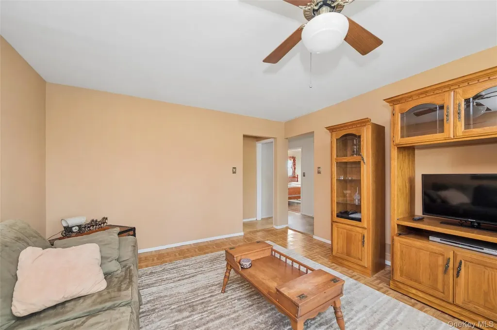 310 S 16th Street Lindenhurst NY 11757