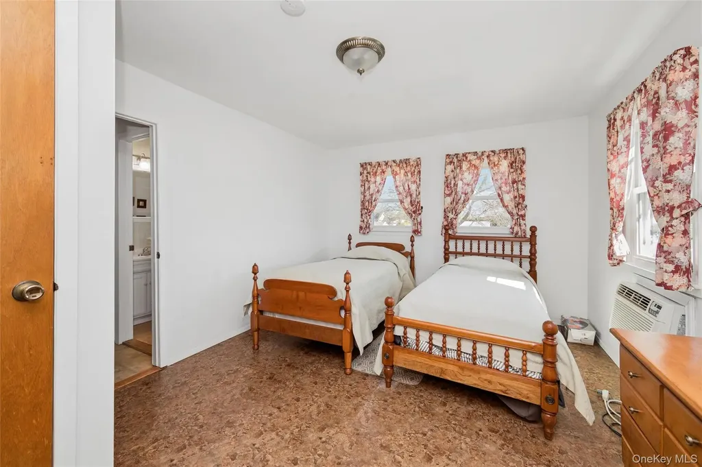 310 S 16th Street Lindenhurst NY 11757
