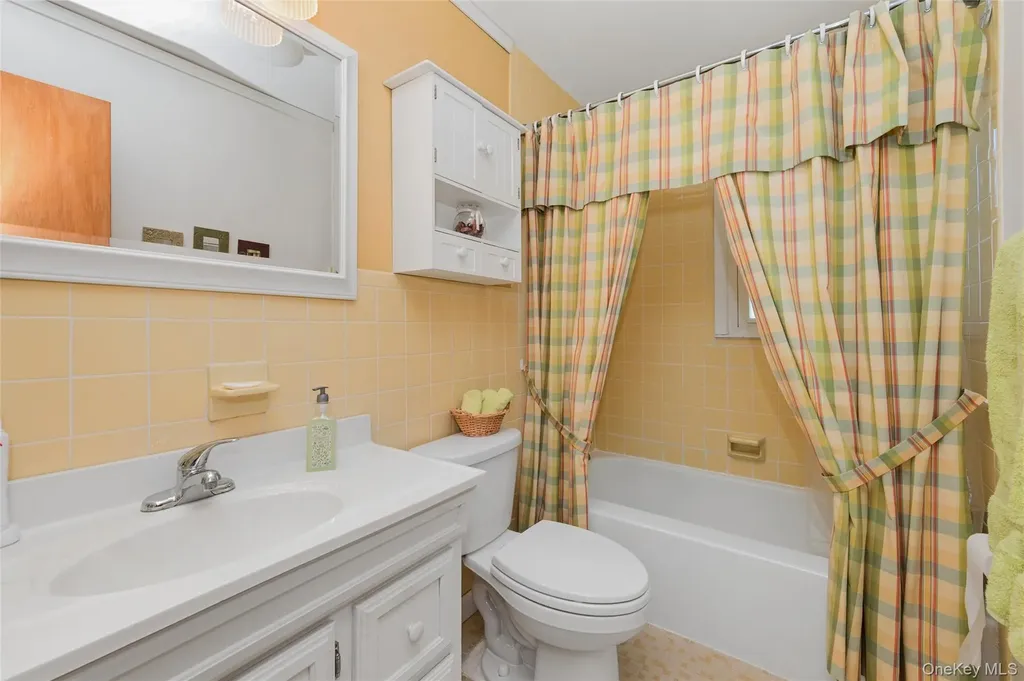 310 S 16th Street Lindenhurst NY 11757