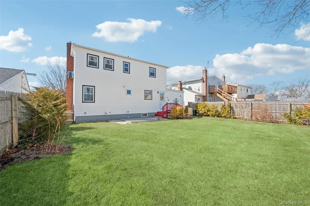 310 S 16th Street Lindenhurst NY 11757