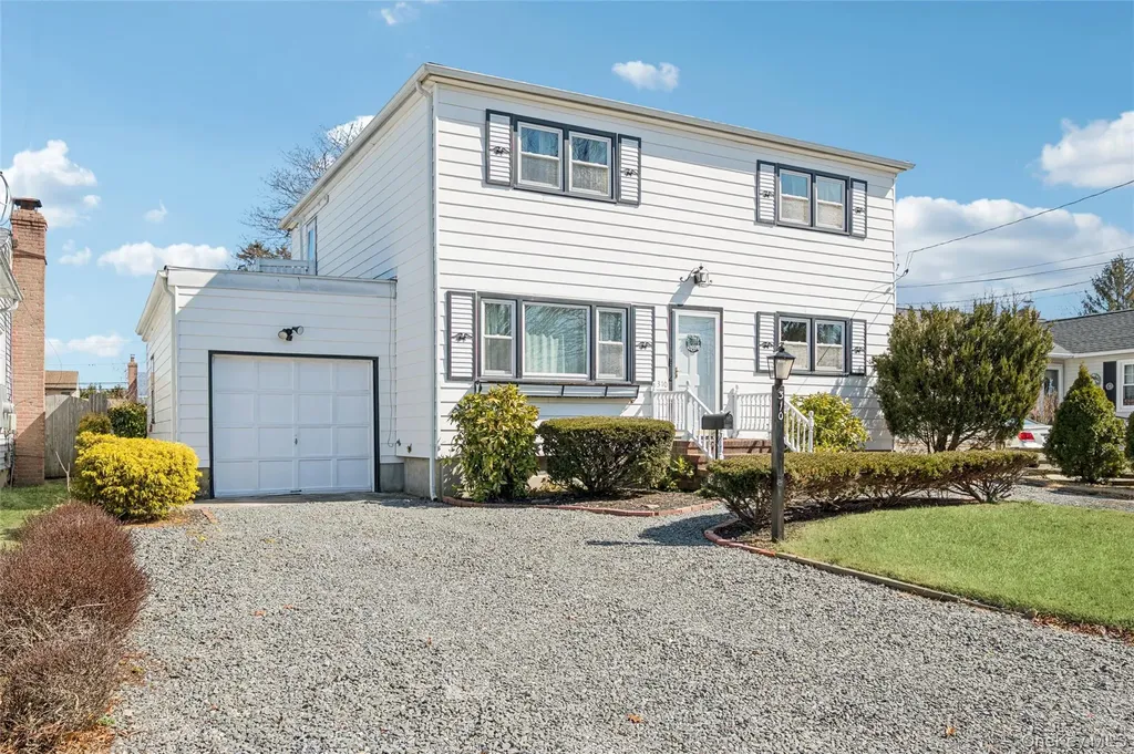310 S 16th Street Lindenhurst NY 11757