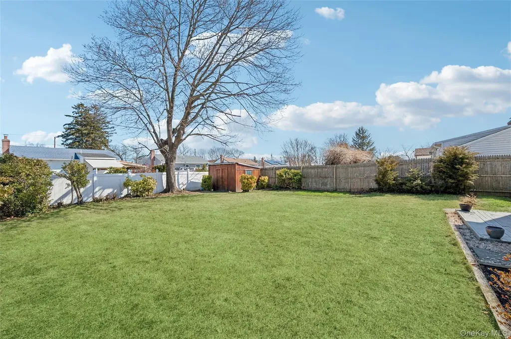 310 S 16th Street Lindenhurst NY 11757