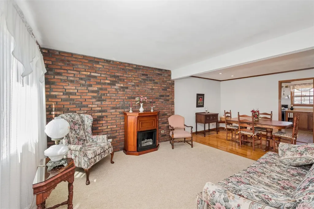 310 S 16th Street Lindenhurst NY 11757
