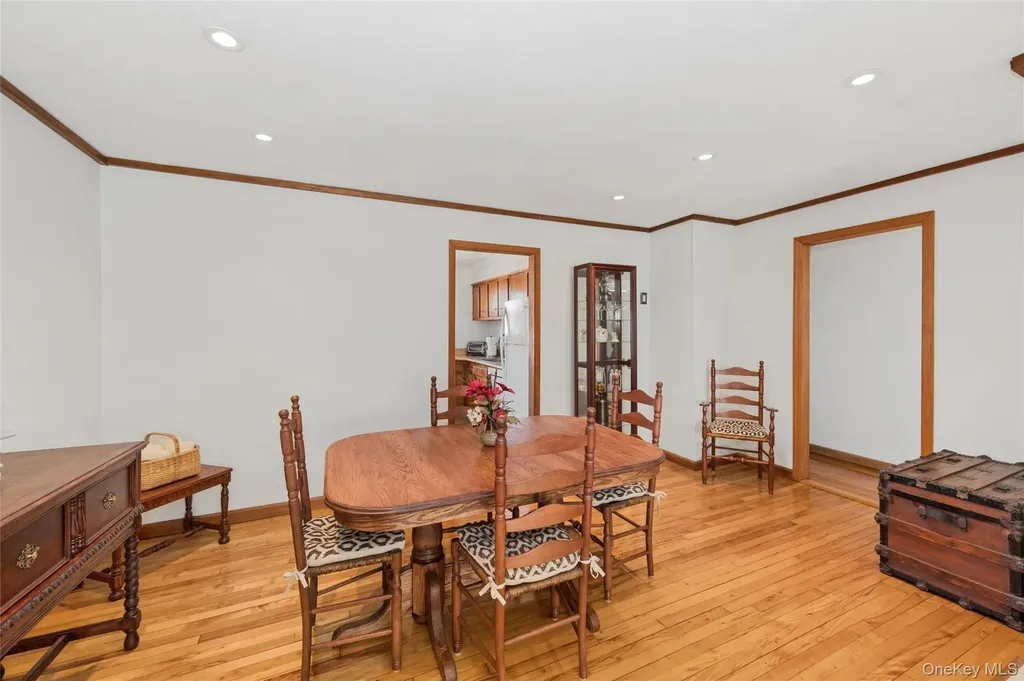 310 S 16th Street Lindenhurst NY 11757