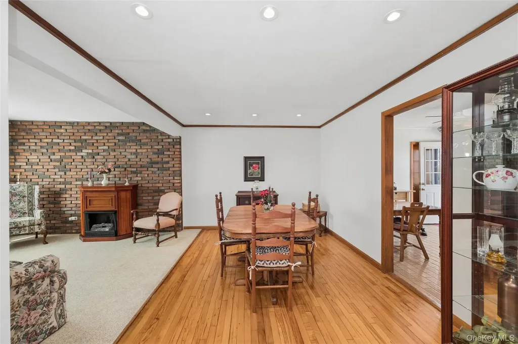 310 S 16th Street Lindenhurst NY 11757