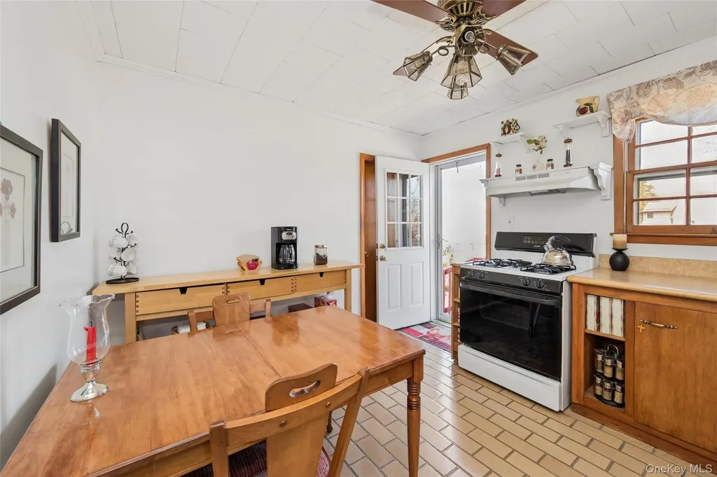 310 S 16th Street Lindenhurst NY 11757