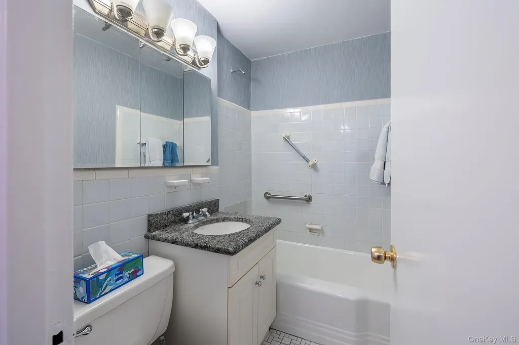 60 Knolls Crescent Bronx NY 10463