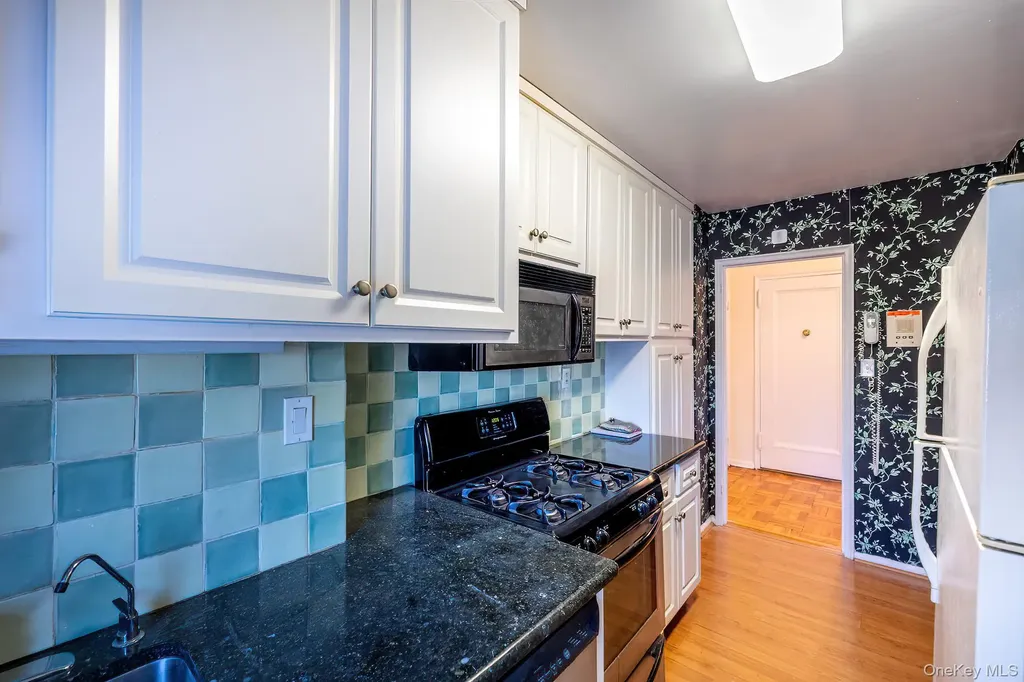 60 Knolls Crescent Bronx NY 10463