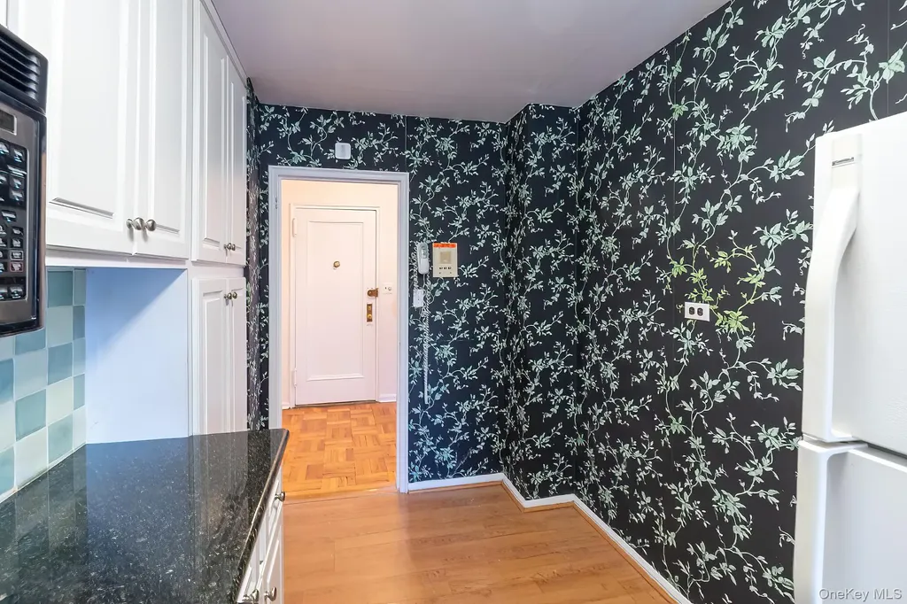 60 Knolls Crescent Bronx NY 10463