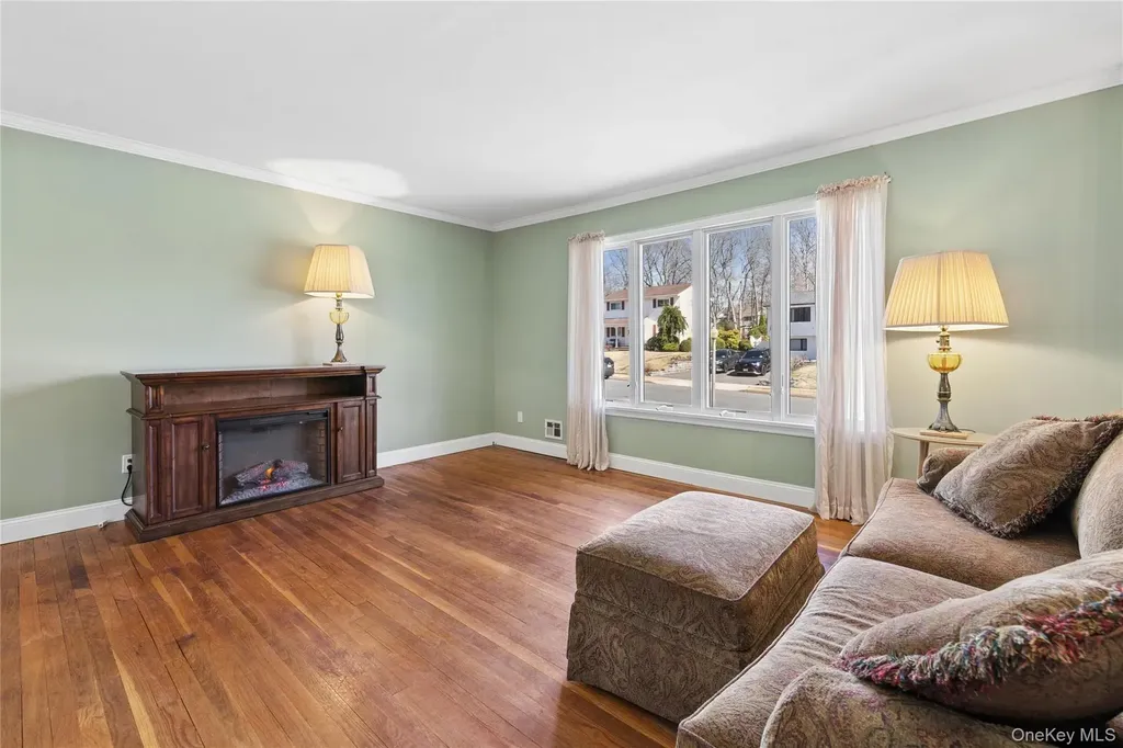 14 Wenmore Road Commack NY 11725
