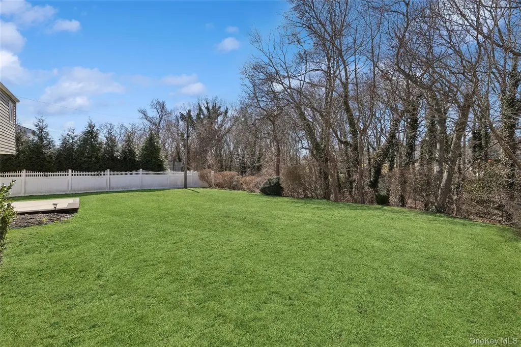 14 Wenmore Road Commack NY 11725